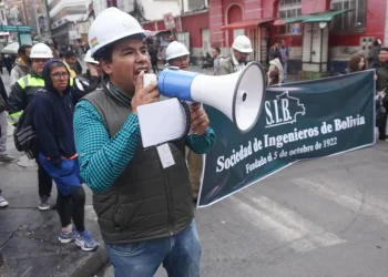 Ingenieros se movilizan y denuncian paralización del 80% de las obras