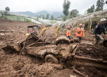 El saldo de muertos por el alud en Indonesia sube a 38