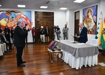 Lupo posesiona a Hormando Vaca Díez como viceministro de Tierras