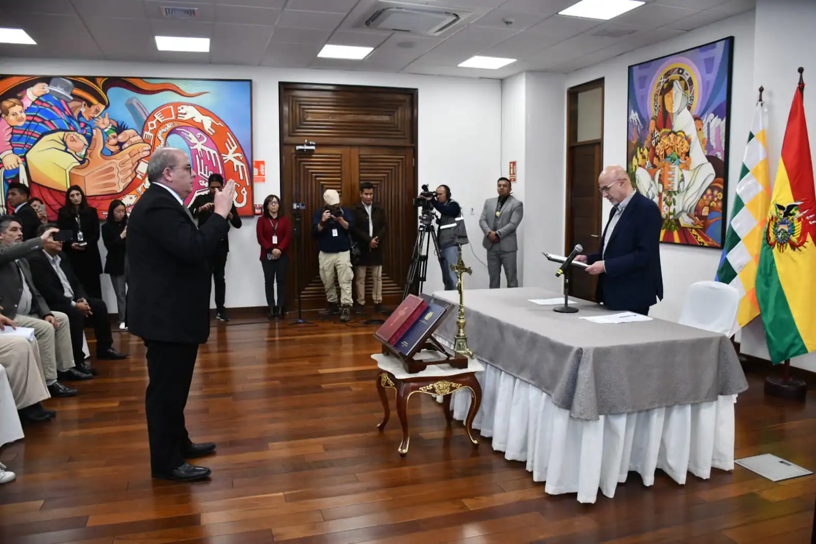 Lupo posesiona a Hormando Vaca Díez como viceministro de Tierras