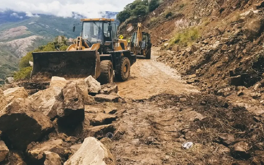 La ABC movilizó maquinaria y obreros para limpiar la carretera/ABC