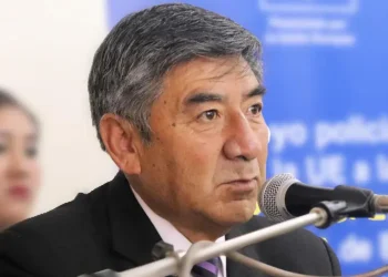 Gobierno remueve a Calla y descarta vínculo con caso Maletas