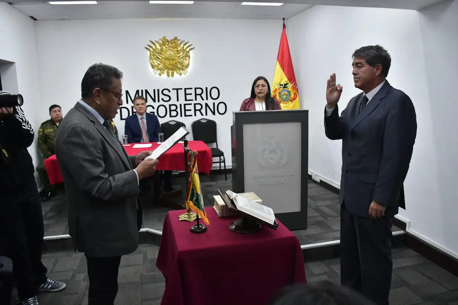 Posesionan a Hernán Paredes como viceministro de Régimen del Interior