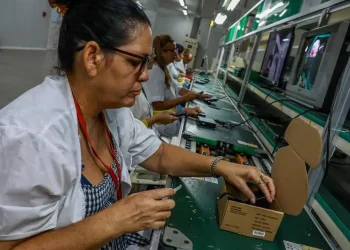 Personal diplomático en Cuba evalúa plan de evacuación ante rumores