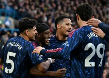 El líder Arsenal se recupera con una goleada en Leeds