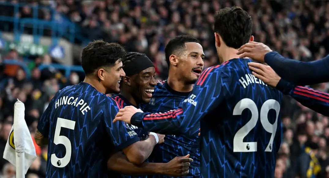 El líder Arsenal se recupera con una goleada en Leeds