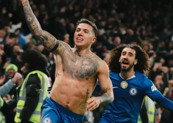 El Chelsea remonta un derbi en la Premier League