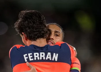 El Barcelona se impone 3-1 en Elche y se afianza en el liderato