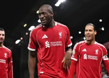 Ekitiké despierta al Liverpool en la Premier League