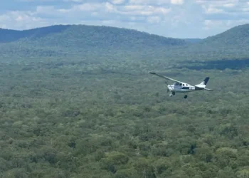 Avioneta con matrícula boliviana es detectada en Paraguay y huye hacia Brasil