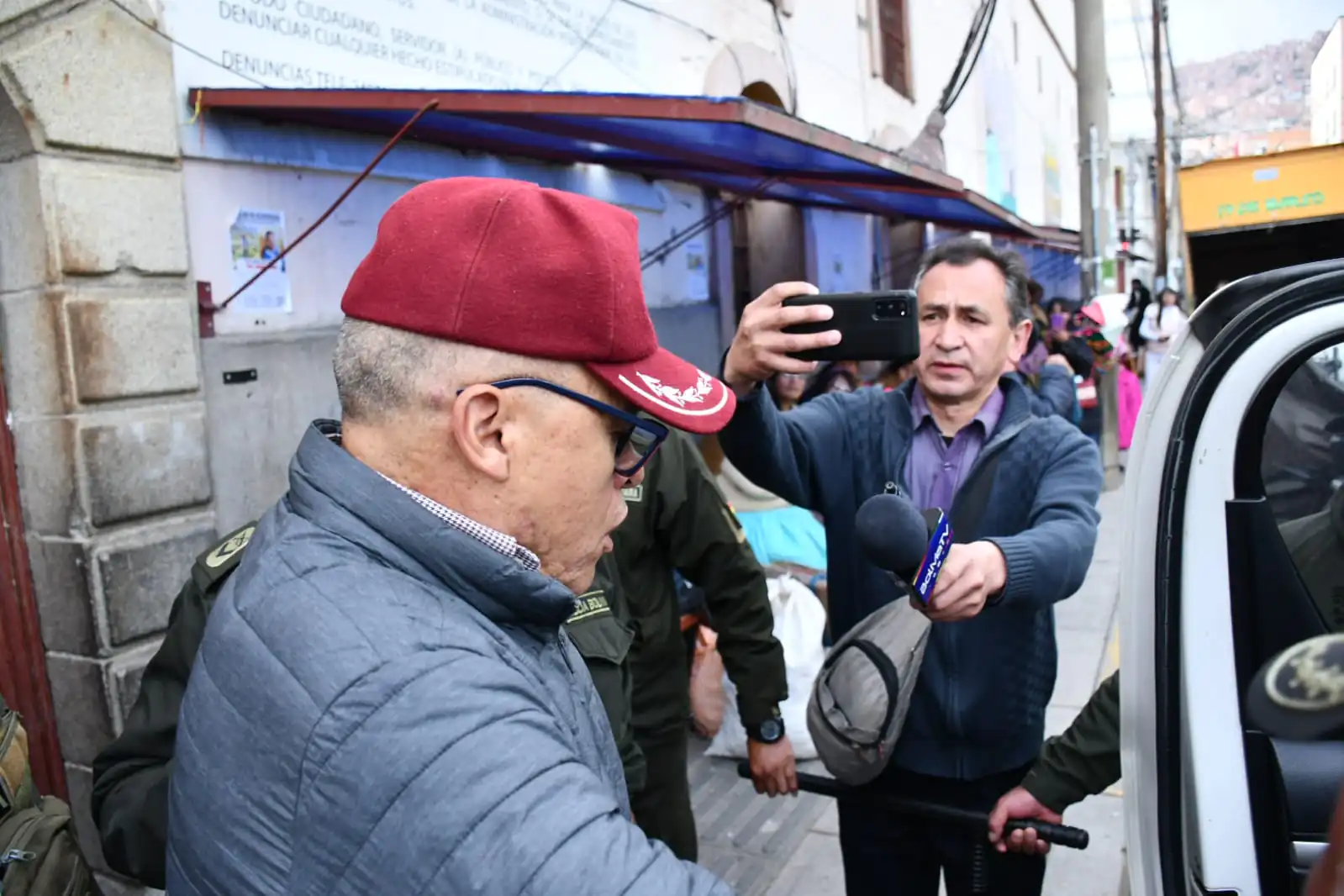 Zúñiga llega a La Paz para buscar su defensa en libertad