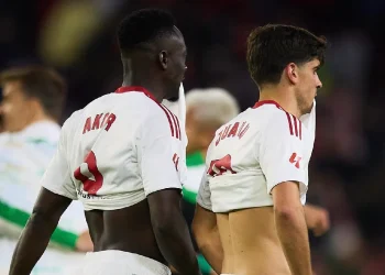 Sevilla sancionado con tres partidos por incidentes en el derbi