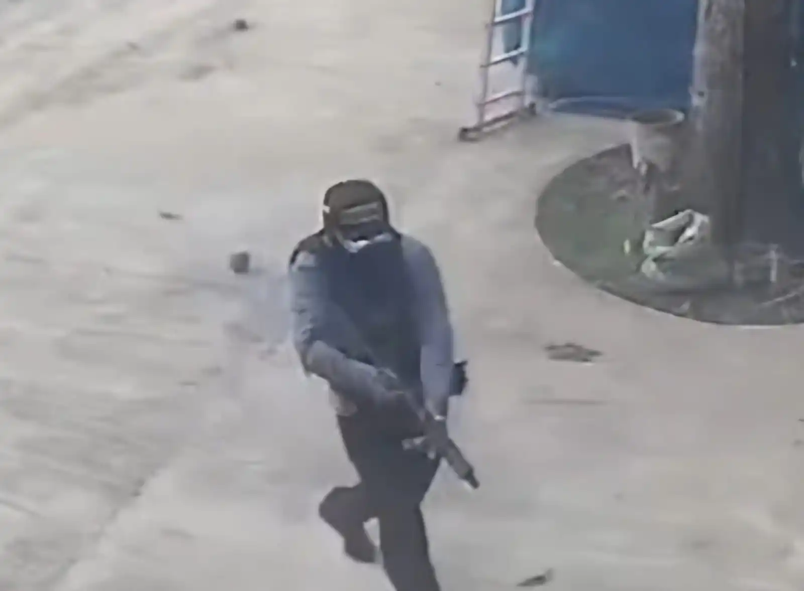 Los secuestradores tenían armas largas y uniformes policiales/Captura de video