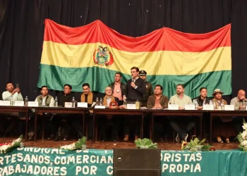 Ante productores y gremiales, Paz se compromete a bajar más impuestos