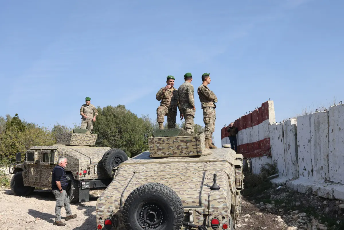 Militares libaneses vigilan la frontera con Israel/AFP