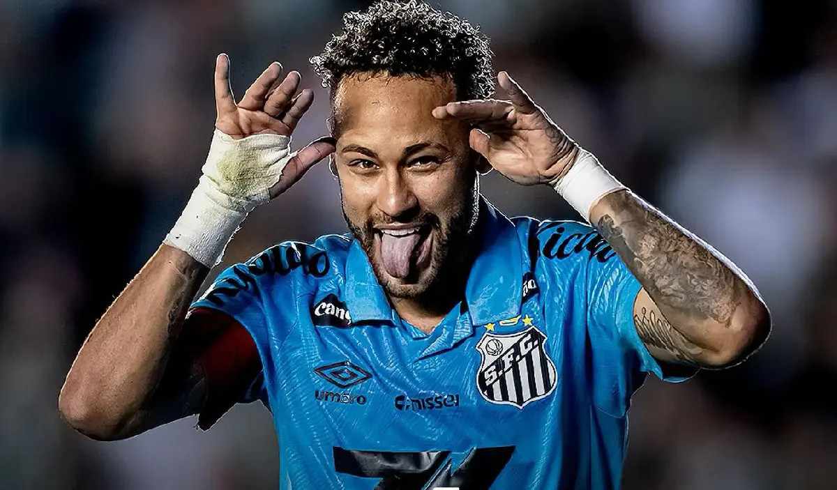 Neymar firma triplete y aleja al Santos del descenso en el Brasileirão