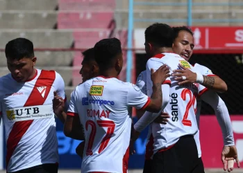 Always pisa fuerte, derrota 5-3 a Aurora y manda en la punta