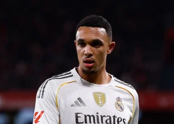 Alexander-Arnold estará unos dos meses de baja por lesión en un muslo
