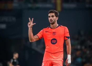 El Barça confirma su mejoría con goleada al Betis y triplete de Ferran
