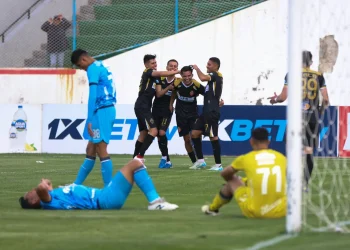 Descomunal goleada de Real Oruro (10-1) sobre Blooming