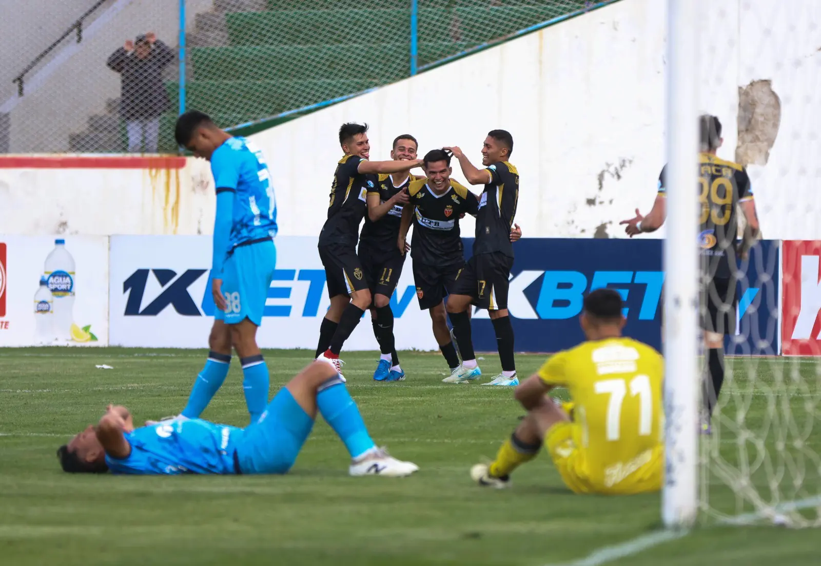 Descomunal goleada de Real Oruro (10-1) sobre Blooming
