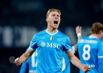 Napoli gana a la Juventus y recupera el liderato