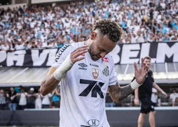 El Santos de Neymar gana 3-0 a Cruzeiro y se salva del descenso