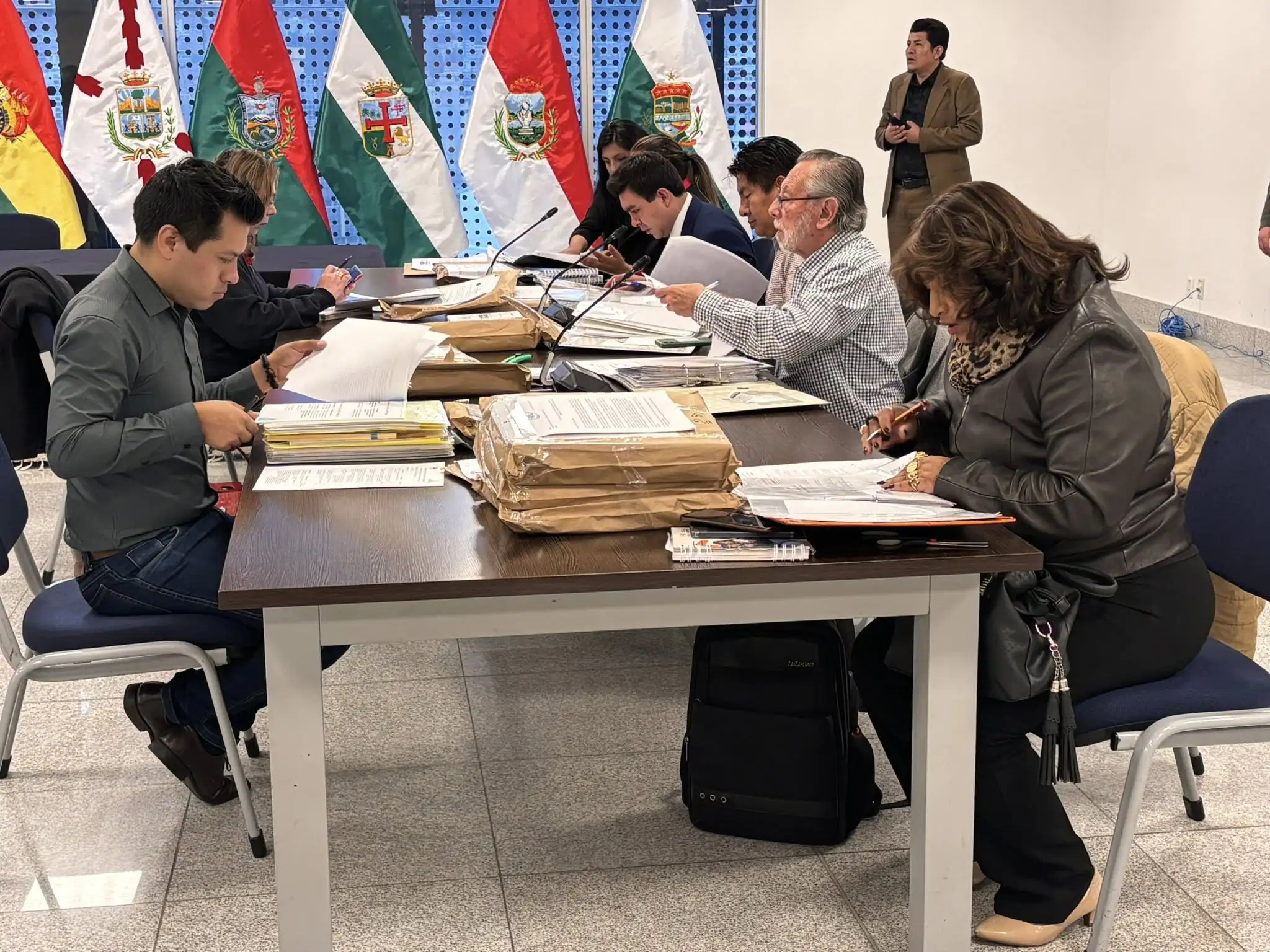 Comisión revisa este martes requisitos de los 440 postulantes al TSE