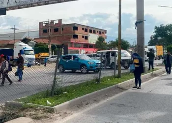 Vecinos bloquean la avenida Blanco Galindo tras muerte de dos personas