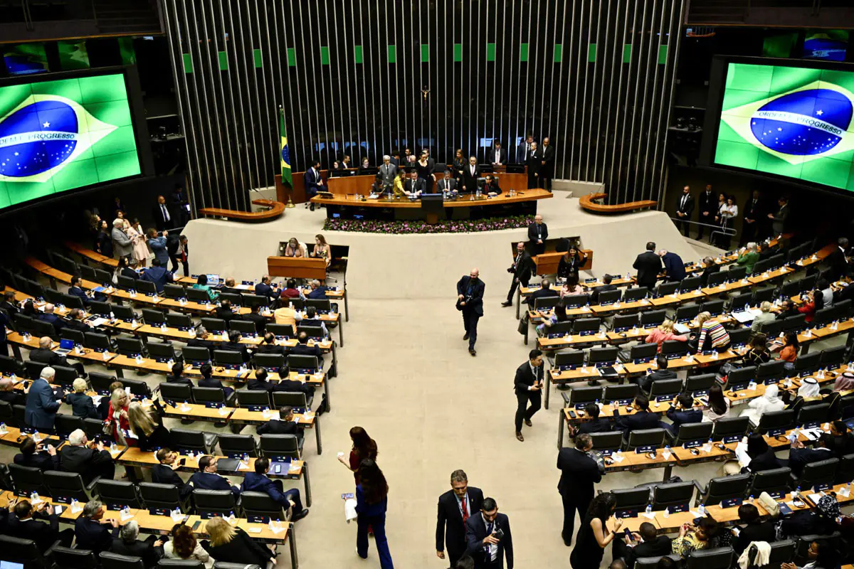 Interrumpen sesión parlamentaria en Brasil por boicot, antes de voto sobre Bolsonaro