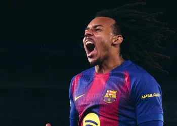 Un doblete de Koundé revitaliza al Barcelona frente al Eintracht