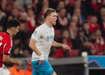 Napoli pasa apuros, Juventus reacciona en la Champions League