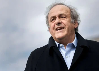 Platini denuncia por difamación a tres exmiembros de la FIFA