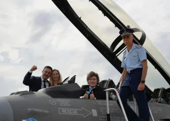 Milei entregó los F-16 que Argentina adquirió recientemente/AFP