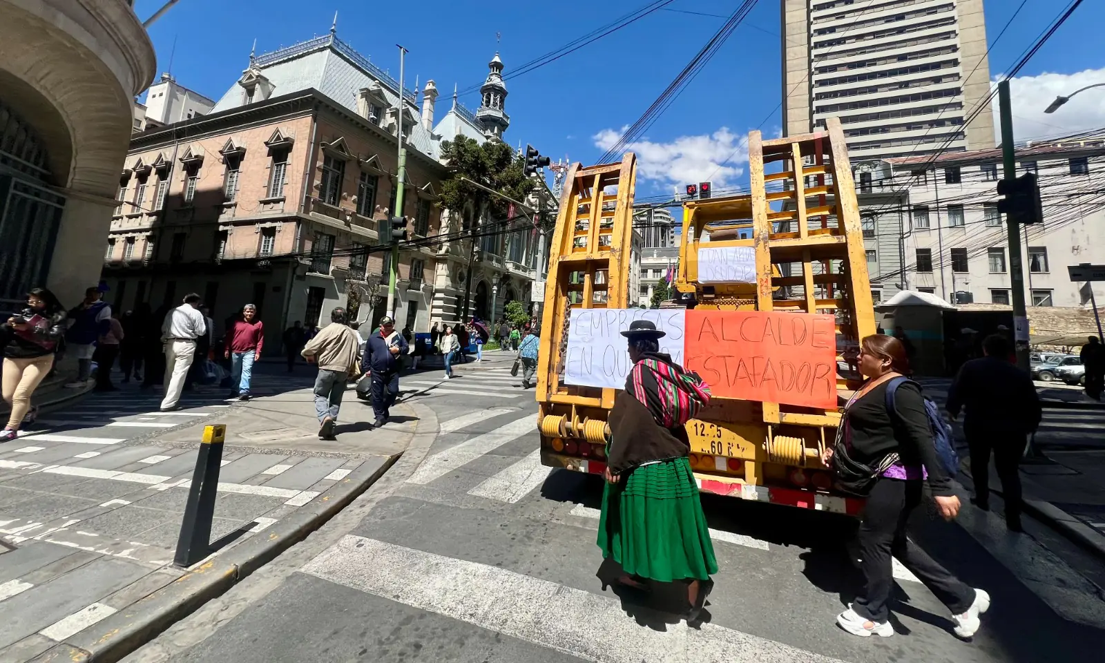 Empresarios protestan por falta de pago de parte de la Alcaldía de La Paz. FOTO: Javier Escalier