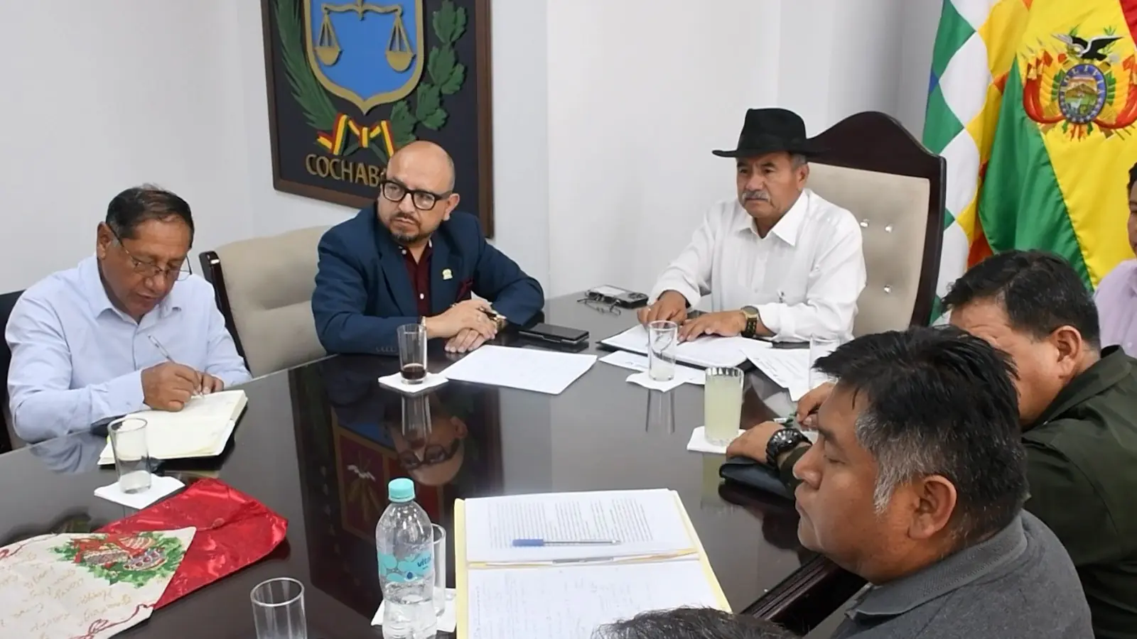 Reunión entre autoridades de Cochabamba por el tema del conflicto en Cotapachi. FOTO: GADC