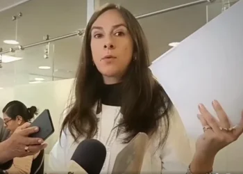 Contraloría identifica a 800 exfuncionarios de la gestión Arce con prohibición de salir del país