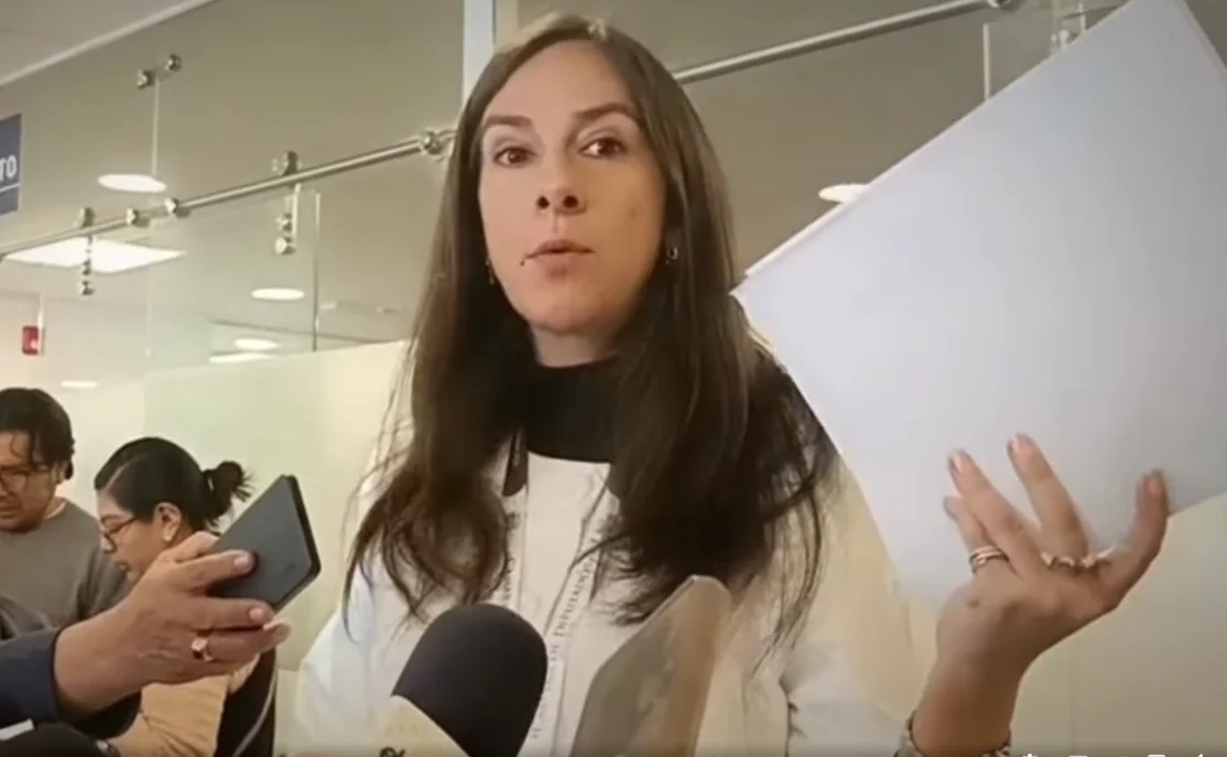 Contraloría identifica a 800 exfuncionarios de la gestión Arce con prohibición de salir del país