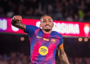 Raphinha rescata al Barça ante Osasuna y afianza el liderato