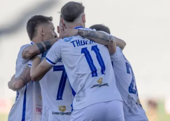GV San José aplasta (5-0) a FC Universitario y se aferra a la ilusión
