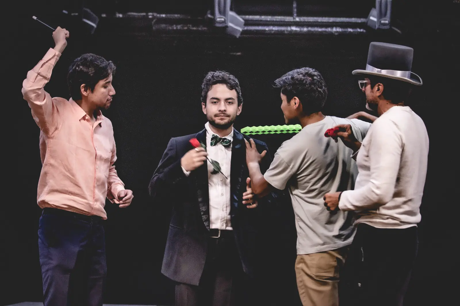 ‘El mago’ y el mundo o por qué el teatro sigue importando