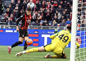 AC Milan tropieza con empate 2-2 contra Sassuolo y peligra su liderato