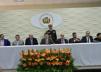 Paz presenta a la Comisión de la Verdad de los Hidrocarburos