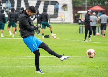 Lluvia y cancha anegada posterga el Blooming-Bolívar para las 16.00