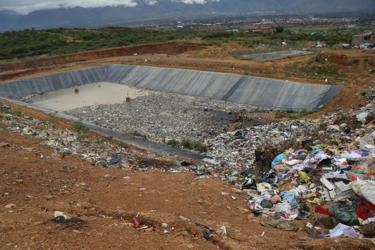 El vertedero de residuos sólidos en Cotapacbi. FOTO: GADC