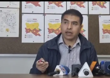 El jefe de Epidemiología del Sedes de Cochabamba, Rubén Castillo, en conferencia de prensa. FOTO: Captura RRSS