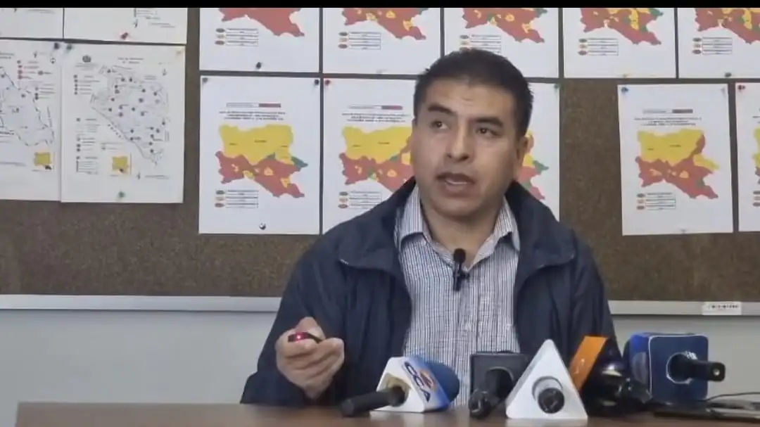 El jefe de Epidemiología del Sedes de Cochabamba, Rubén Castillo, en conferencia de prensa. FOTO: Captura RRSS