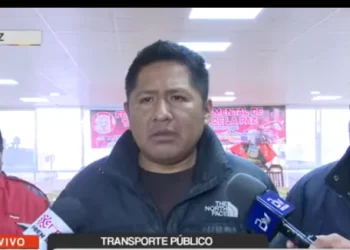 Transporte libre de La Paz sube pasajes tras ajustes al combustible