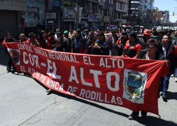 Ampliado de El Alto determina movilización contra medidas del Gobierno