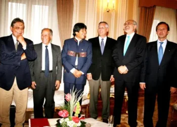 Los expresidentes Jaime Paz, Jorge Quiroga, Eduardo Rodríguez, Guido Vildoso y Carlos Mesa.